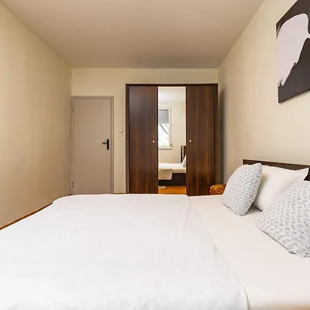 Urban Comfort 2bd Near Botev Stadium By Flat Manаger アパート プロヴディフ